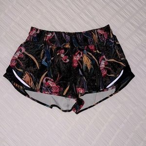 Lululemon Hotty Hot LR 2.5 size 6